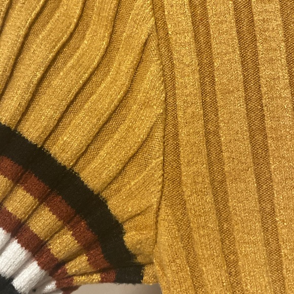 Crop top - Picture 2 of 3